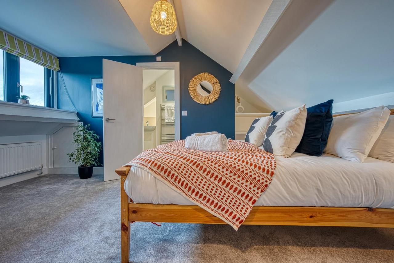 Ashcroft Loft By Timeless Stays - Stunning 3 Bedroom, 2 Bathrooms, Charming Central Apartment Featuring A Balcony Cirencester Zewnętrze zdjęcie