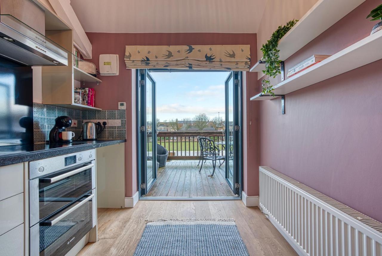 Ashcroft Loft By Timeless Stays - Stunning 3 Bedroom, 2 Bathrooms, Charming Central Apartment Featuring A Balcony Cirencester Zewnętrze zdjęcie