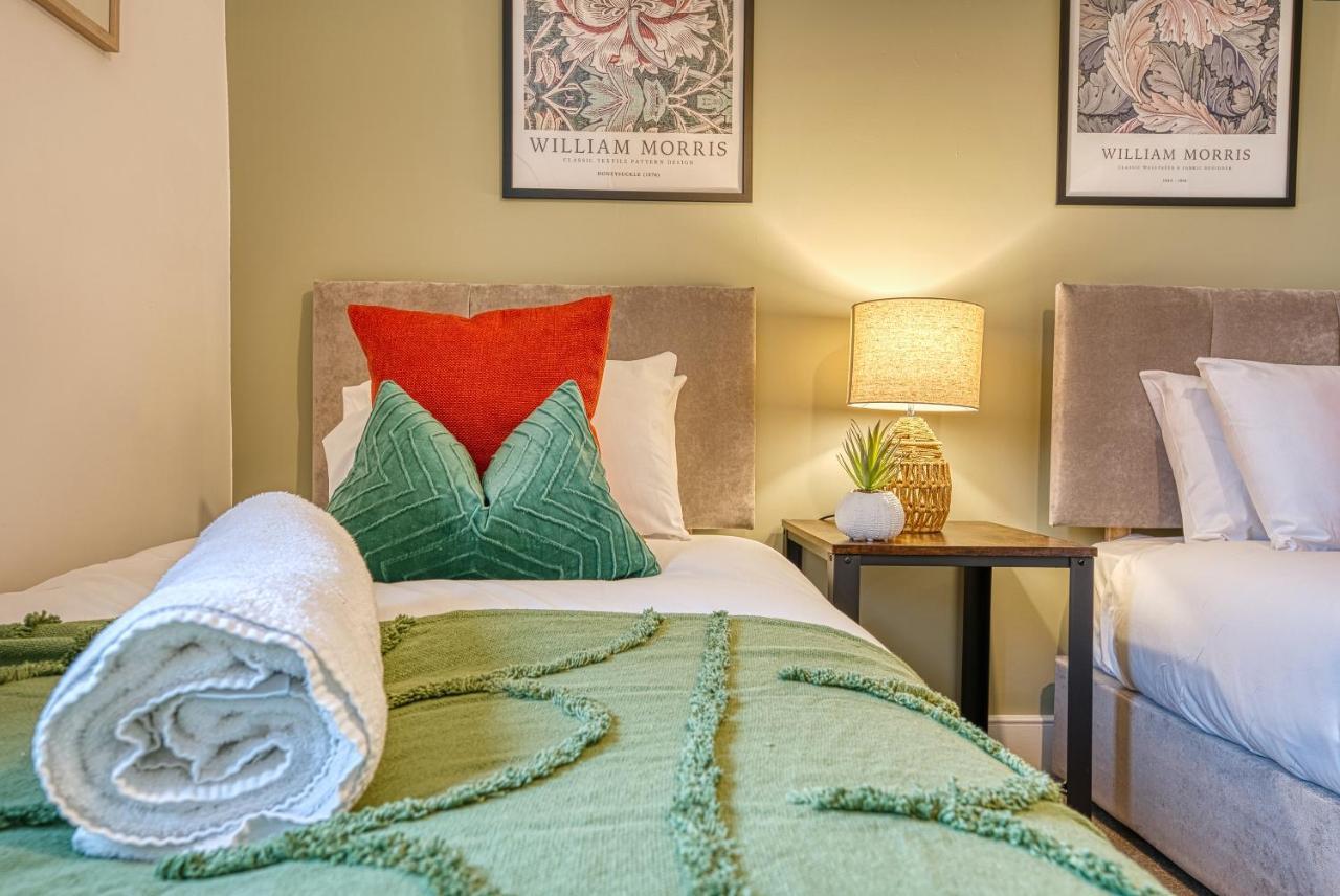 Ashcroft Loft By Timeless Stays - Stunning 3 Bedroom, 2 Bathrooms, Charming Central Apartment Featuring A Balcony Cirencester Zewnętrze zdjęcie