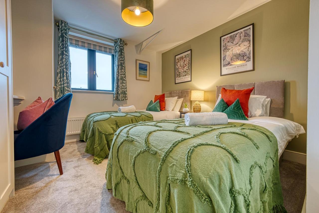 Ashcroft Loft By Timeless Stays - Stunning 3 Bedroom, 2 Bathrooms, Charming Central Apartment Featuring A Balcony Cirencester Zewnętrze zdjęcie