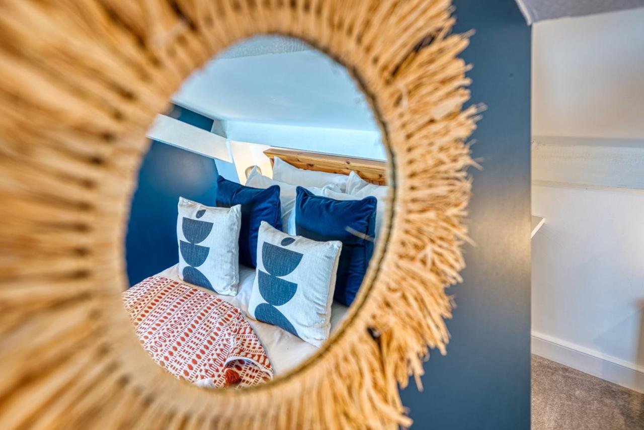 Ashcroft Loft By Timeless Stays - Stunning 3 Bedroom, 2 Bathrooms, Charming Central Apartment Featuring A Balcony Cirencester Zewnętrze zdjęcie