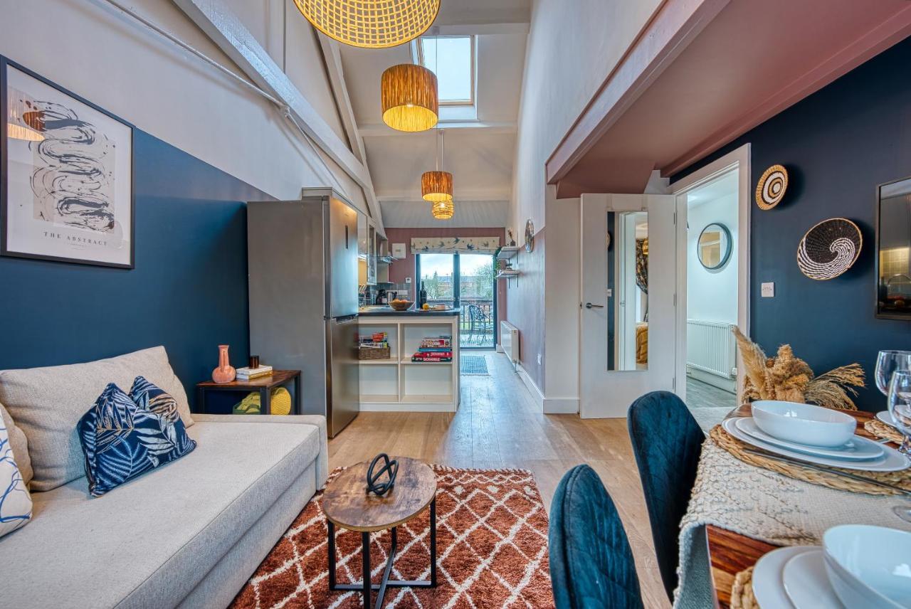 Ashcroft Loft By Timeless Stays - Stunning 3 Bedroom, 2 Bathrooms, Charming Central Apartment Featuring A Balcony Cirencester Zewnętrze zdjęcie