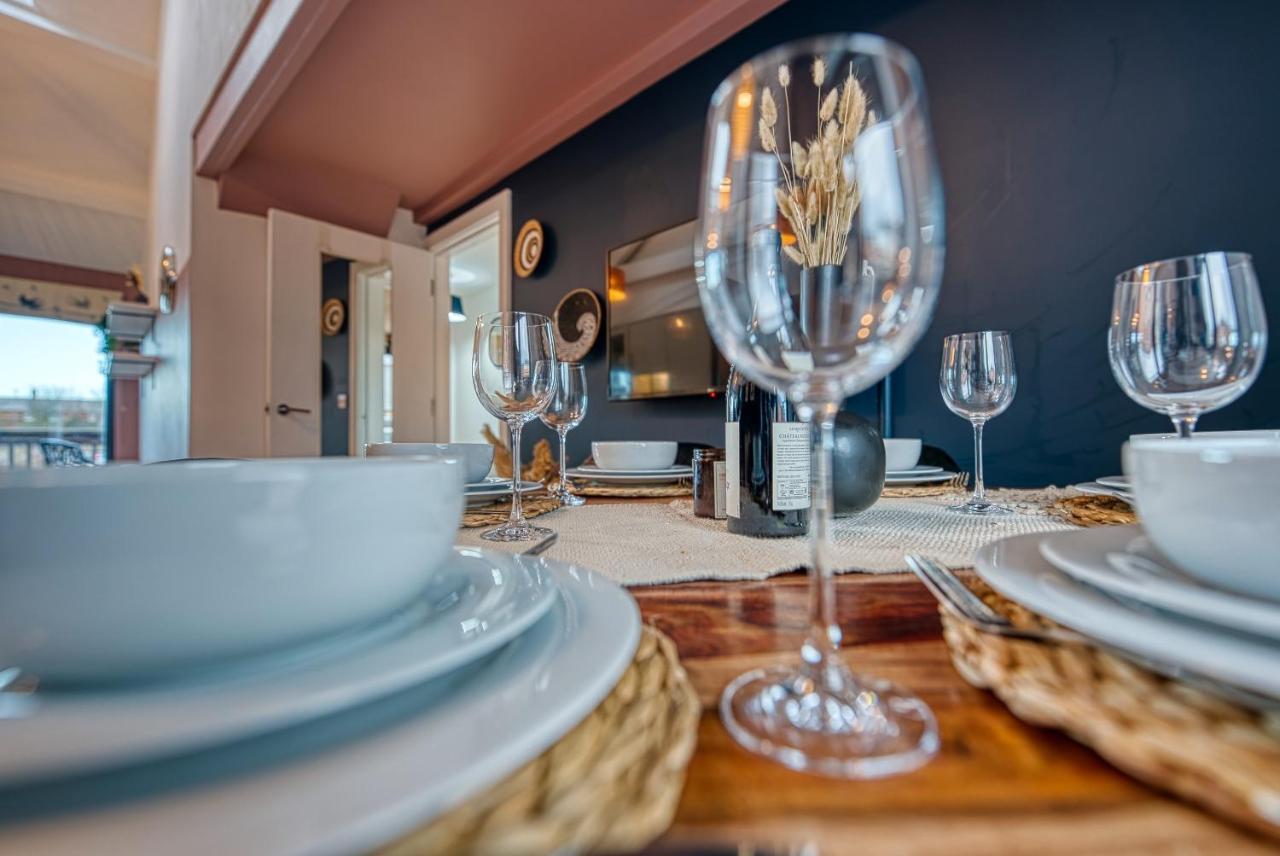 Ashcroft Loft By Timeless Stays - Stunning 3 Bedroom, 2 Bathrooms, Charming Central Apartment Featuring A Balcony Cirencester Zewnętrze zdjęcie