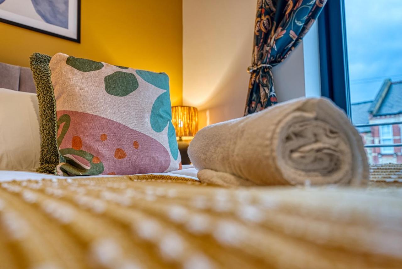 Ashcroft Loft By Timeless Stays - Stunning 3 Bedroom, 2 Bathrooms, Charming Central Apartment Featuring A Balcony Cirencester Zewnętrze zdjęcie