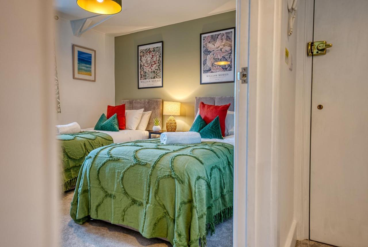Ashcroft Loft By Timeless Stays - Stunning 3 Bedroom, 2 Bathrooms, Charming Central Apartment Featuring A Balcony Cirencester Zewnętrze zdjęcie