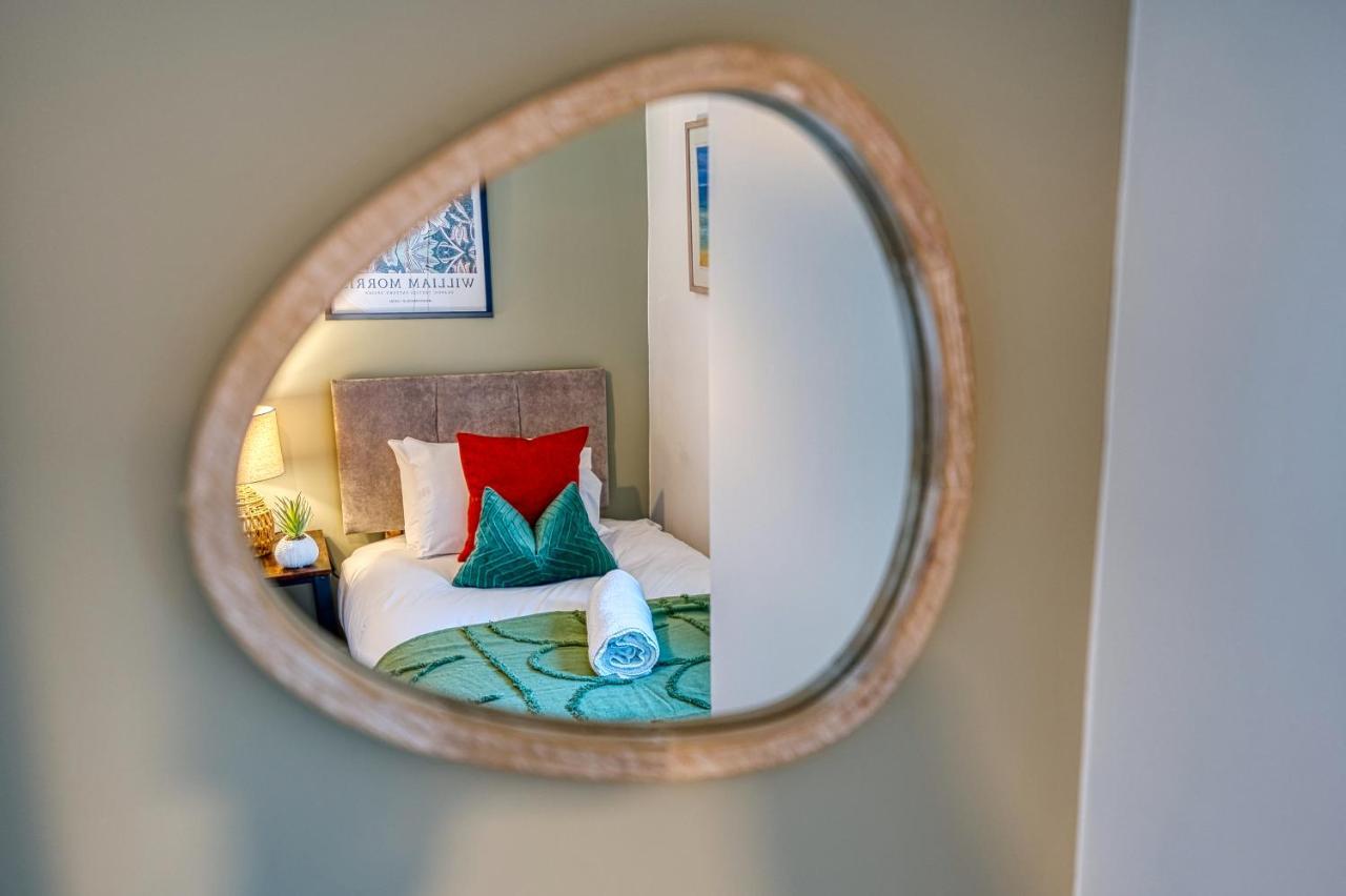 Ashcroft Loft By Timeless Stays - Stunning 3 Bedroom, 2 Bathrooms, Charming Central Apartment Featuring A Balcony Cirencester Zewnętrze zdjęcie